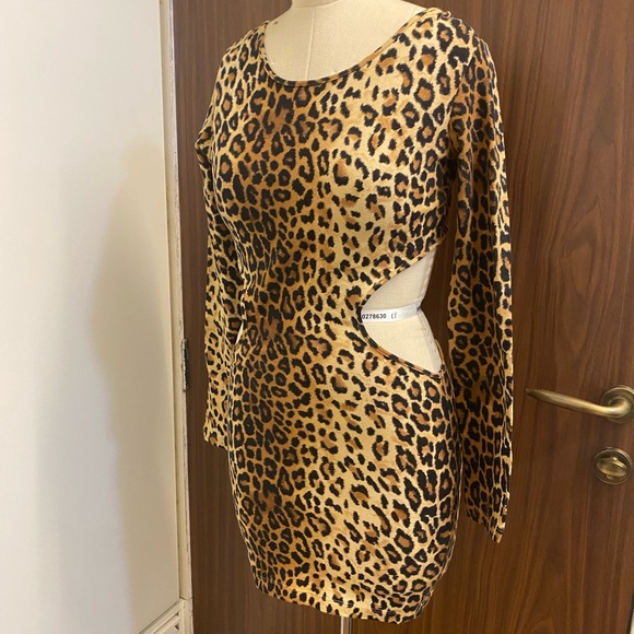 Cheetah Print Dress with Mid Cut-Out - Picture 3 of 3